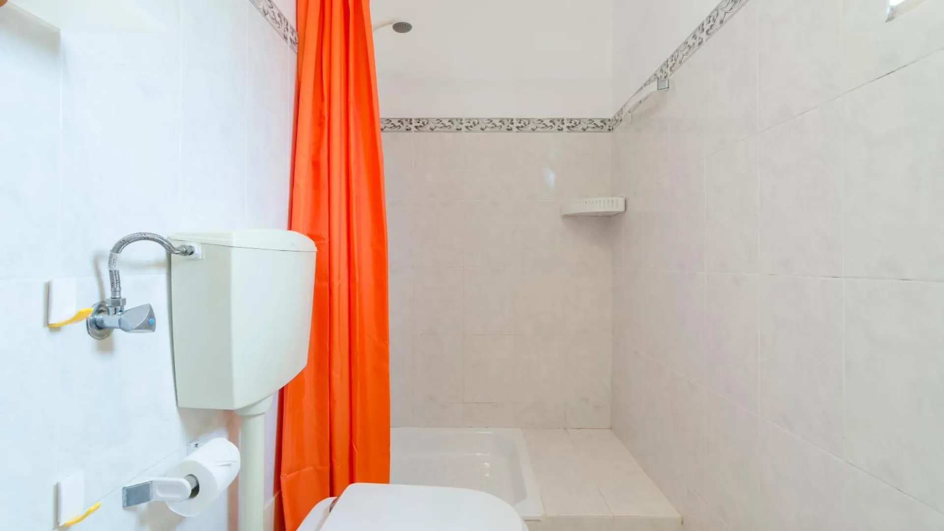 Quinta Do Paraiso - Bed&Shower Albufeira 2*,  Portugal
